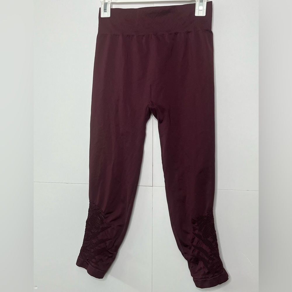 Aerie Size L Chill Play Move Maroon Laser cut Yoga Seamless Ankle Leggings